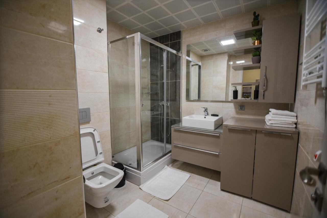 Sky Deluxe Lägenhet Skopje Exteriör bild