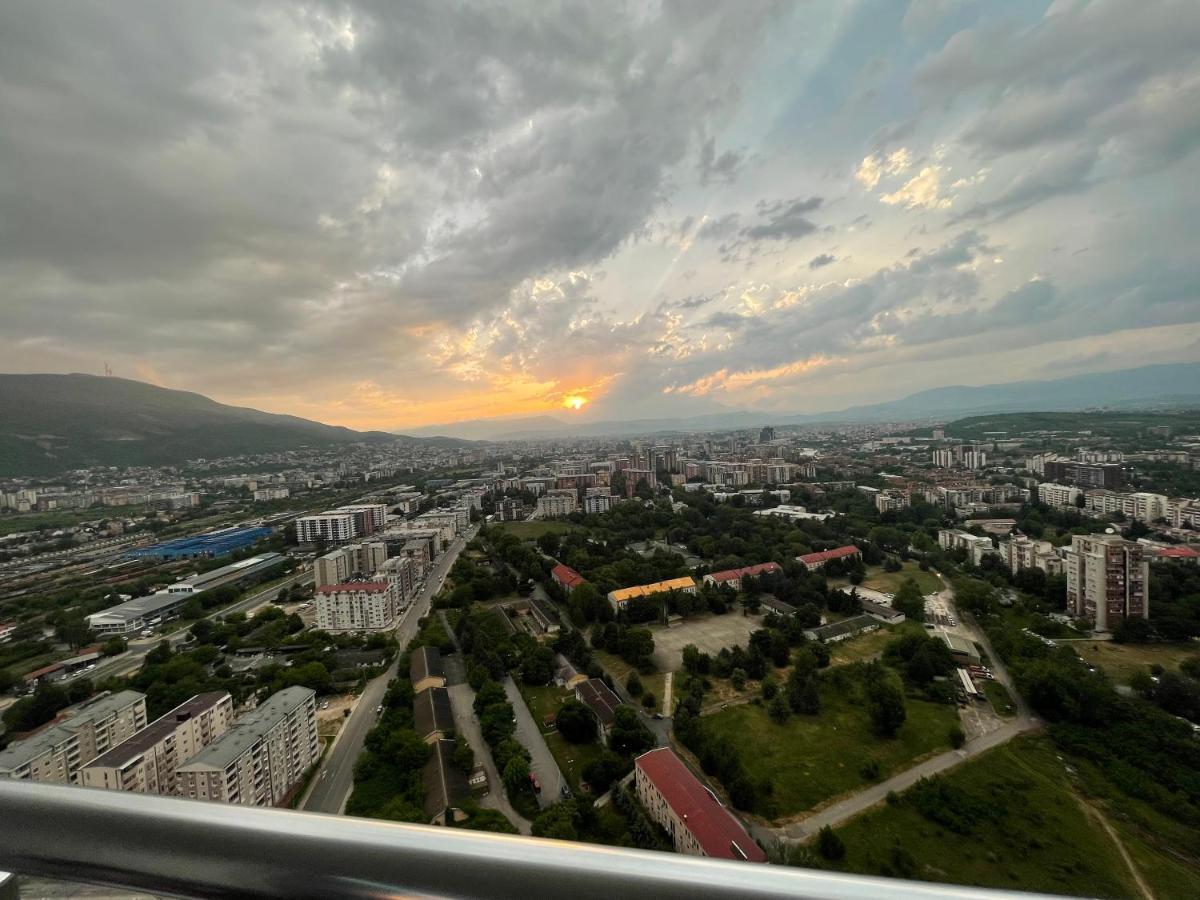 Sky Deluxe Lägenhet Skopje Exteriör bild